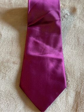 Geoffrey Beene purple solid print silk tie